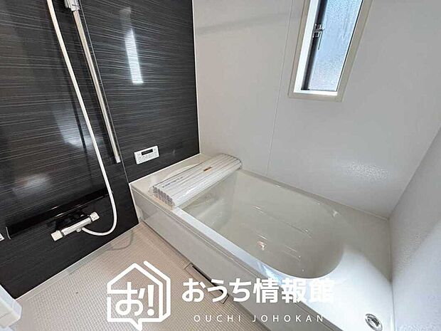 現地写真（浴室）
浴室暖房乾燥機付き。１坪タイプで広々です。