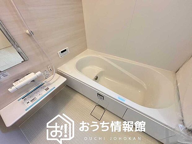 現地写真（浴室）
浴室暖房乾燥機付き。１坪タイプで広々です。
