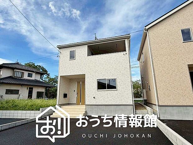 【現地写真（外観）【３号地】】軽くて火災に強い屋根材を採用し、地震時の建物への負担や揺れを軽減しています。