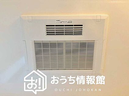 電気式浴室暖房換気乾燥機
