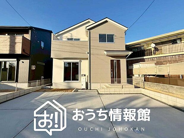 【現地写真(外観)【2号地】】軽くて火災に強い屋根材を採用し、地震時の建物への負担や揺れを軽減しています。