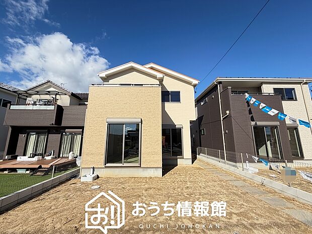 【現地写真(外観)【1号地】】全居室複層ガラスで夏は涼しく、冬は暖かいおうちです。