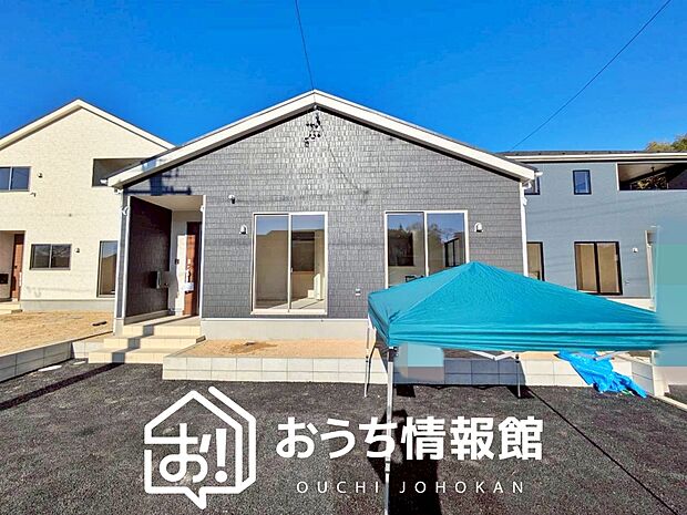 【現地写真（外観）【２号地】】雨で汚れを落とし、耐久性・耐候性に優れた外壁を使用しています。