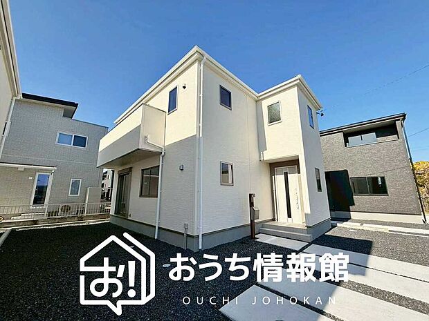 【現地写真(外観)【2号地】】雨で汚れを落とし、耐久性・耐候性に優れた外壁を使用しています。