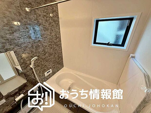 【現地写真(浴室)】浴室暖房乾燥機付き。1坪タイプで広々です。