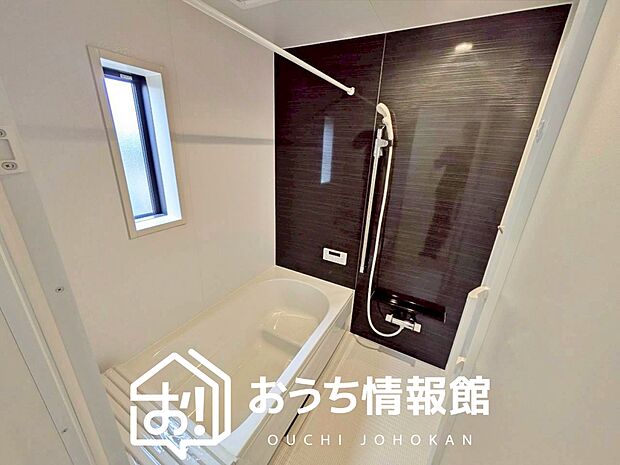 【現地写真（浴室）】浴室暖房乾燥機付き。１坪タイプで広々です。