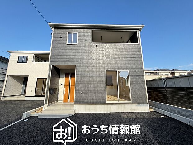 【現地写真（外観）【３号地】】軽くて火災に強い屋根材を採用し、地震時の建物への負担や揺れを軽減しています。
