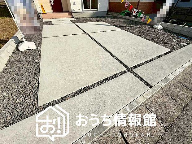 【現地写真（駐車場）】駐車スペースが広く、運転が苦手な方も安心です。