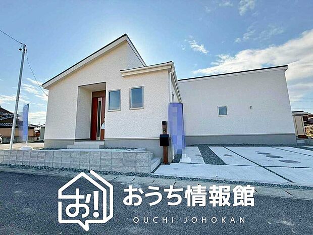 【現地写真（外観）】雨で汚れを落とし、耐久性・耐候性に優れた外壁を使用しています。