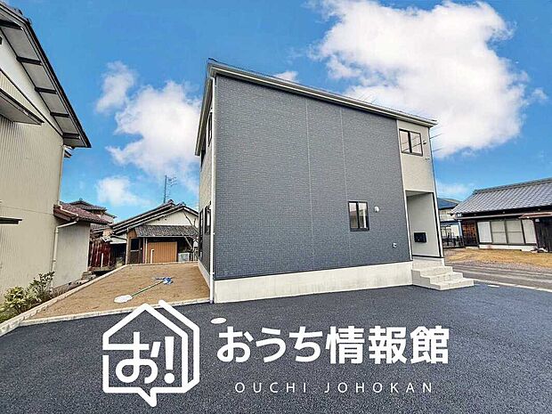 【現地写真（外観）】雨で汚れを落とし、耐久性・耐候性に優れた外壁を使用しています。