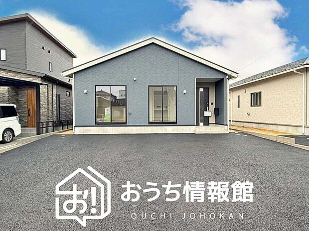 【現地写真(外観)【3号地】】軽くて火災に強い屋根材を採用し、地震時の建物への負担や揺れを軽減しています。