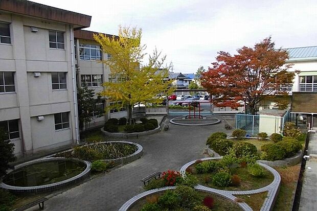 鈴鹿市立箕田小学校(約1,650m)