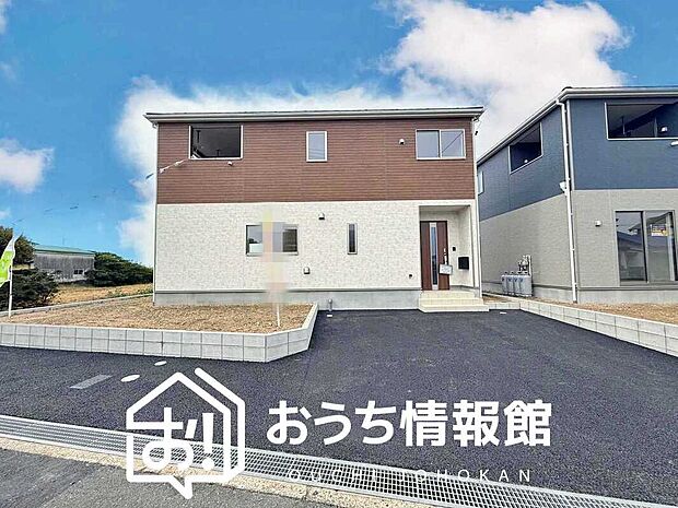 【現地写真(外観)【2号地】】軽くて火災に強い屋根材を採用し、地震時の建物への負担や揺れを軽減しています。