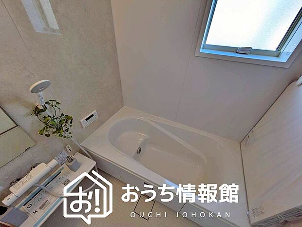 【現地写真(浴室)】浴室暖房乾燥機付き。1坪タイプで広々です。