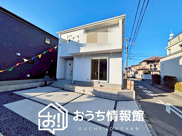 【現地写真（外観）【２号地】】軽くて火災に強い屋根材を採用し、地震時の建物への負担や揺れを軽減しています。