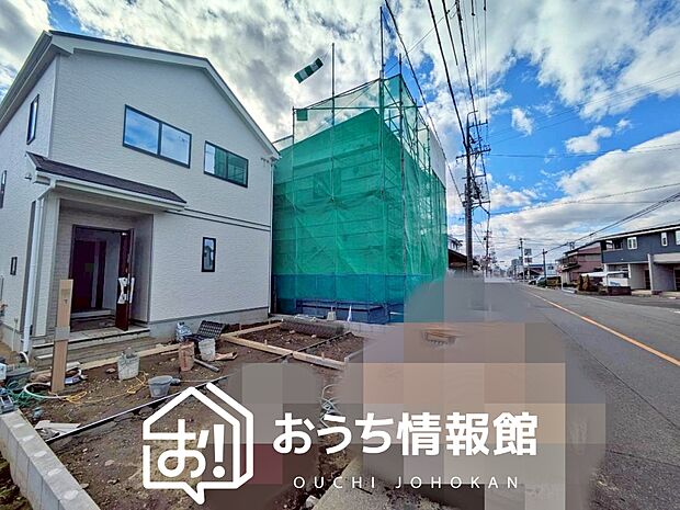 【現地写真（前道含む外観）】軽くて火災に強い屋根材を採用し、地震時の建物への負担や揺れを軽減しています。