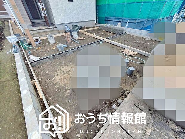 【現地写真（駐車場）】駐車スペースが広く、運転が苦手な方も安心です。