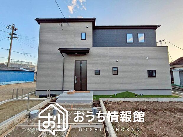 【現地写真（外観）【４号地】】雨で汚れを落とし、耐久性・耐候性に優れた外壁を使用しています。