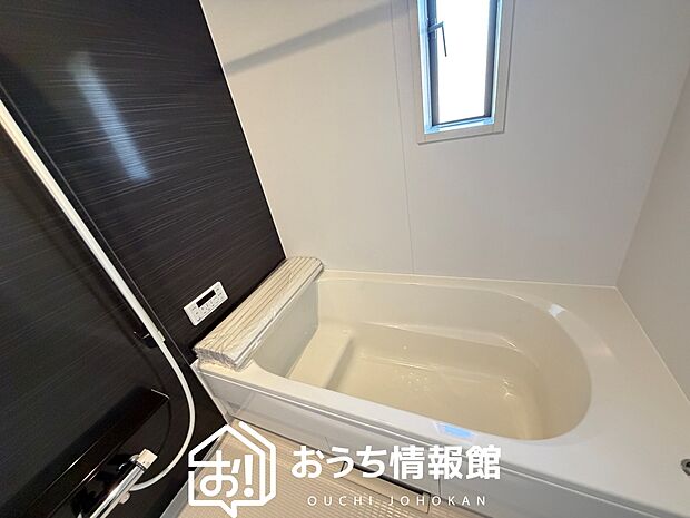 【現地写真（浴室）】浴室暖房乾燥機付き。１坪タイプで広々です。