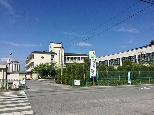 彦根市立稲枝中学校（約2,100m）