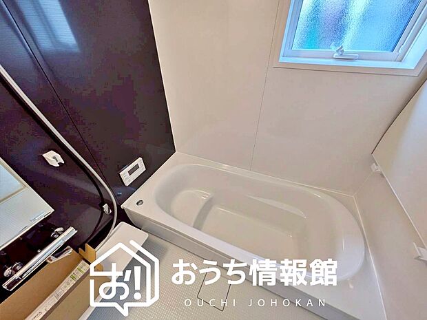 【現地写真（浴室）】浴室暖房乾燥機付き。１坪タイプで広々です。