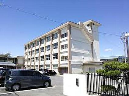 一宮市立葉栗中学校 600ｍ(徒歩8分)