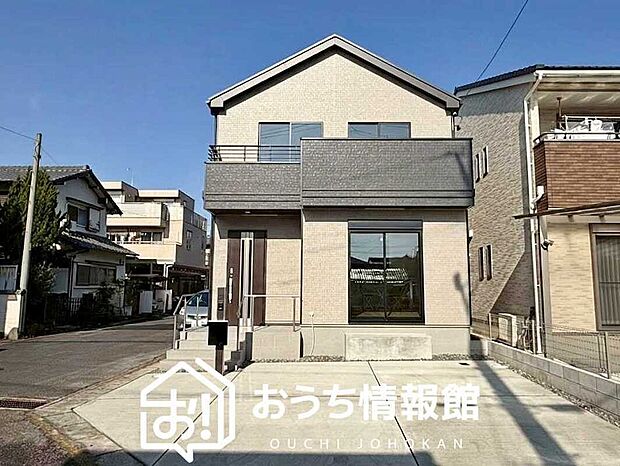 【現地写真（外観）】雨で汚れを落とし、耐久性・耐候性に優れた外壁を使用しています。