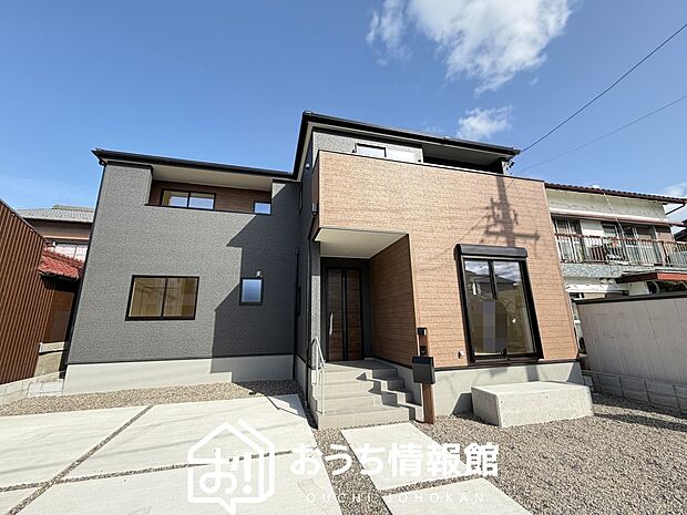 【現地写真（外観）【２号地】】軽くて火災に強い屋根材を採用し、地震時の建物への負担や揺れを軽減しています。