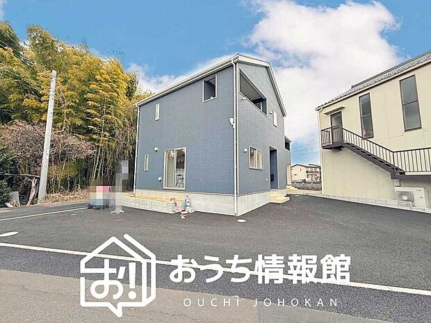 【現地写真（外観）】軽くて火災に強い屋根材を採用し、地震時の建物への負担や揺れを軽減しています。