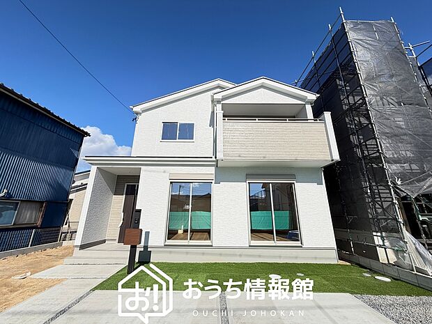 【現地写真（外観）【２号地】】軽くて火災に強い屋根材を採用し、地震時の建物への負担や揺れを軽減しています。