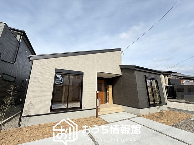 【現地写真（外観）【１号地】】雨で汚れを落とし、耐久性・耐候性に優れた外壁を使用しています。