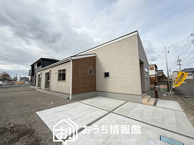 【現地写真（外観）【３号地】】軽くて火災に強い屋根材を採用し、地震時の建物への負担や揺れを軽減しています。