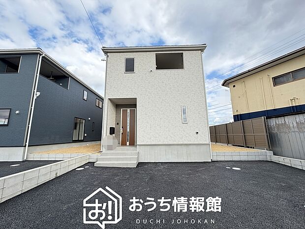 【現地写真（外観）【２号地】】軽くて火災に強い屋根材を採用し、地震時の建物への負担や揺れを軽減しています。