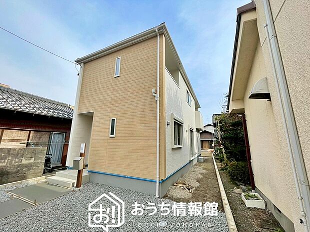 【現地写真（外観）【１号地】】雨で汚れを落とし、耐久性・耐候性に優れた外壁を使用しています。