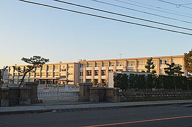 一宮市立貴船小学校(約550m)