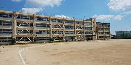 津市立橋南中学校 2100ｍ(徒歩27分)