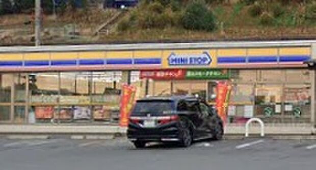 ミニストップ 亀山井田川店（約560m）