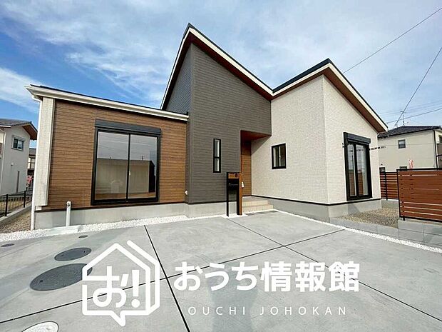 【現地写真(外観)【2号地】】雨で汚れを落とし、耐久性・耐候性に優れた外壁を使用しています。