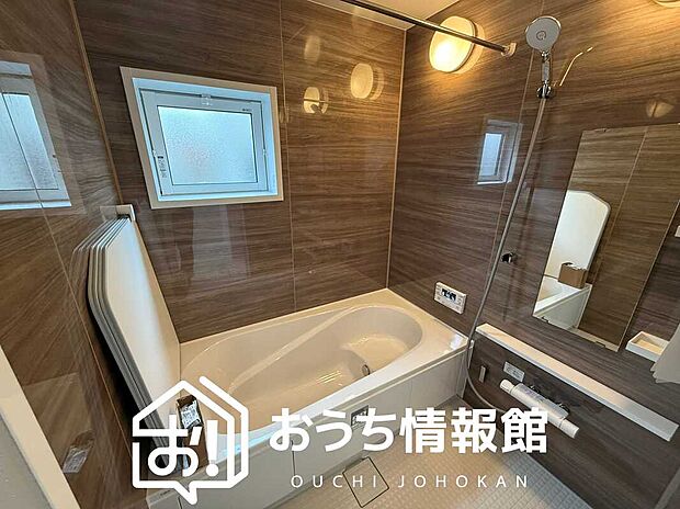 【現地写真(浴室)】浴室暖房乾燥機付き。1坪タイプで広々です。