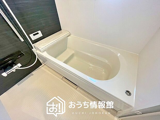 【現地写真(浴室)】浴室暖房乾燥機付き。1坪タイプで広々です。