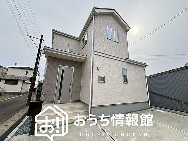 【現地写真（外観）】雨で汚れを落とし、耐久性・耐候性に優れた外壁を使用しています。