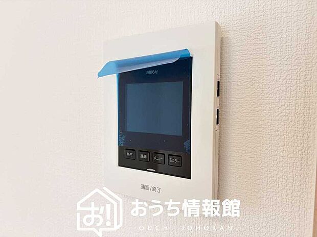 【TVモニター付インターホン】来訪者を画像と音声で確認できる、防犯性に優れた安心のシステム。
スッキリしたデザインで、誰でも簡単に操作できます。