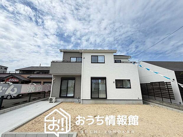 【現地写真(外観)】雨で汚れを落とし、耐久性・耐候性に優れた外壁を使用しています。