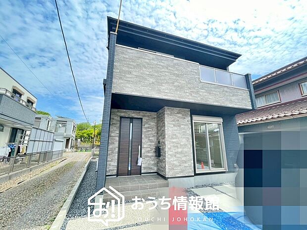 【現地写真(外観)】軽くて火災に強い屋根材を採用し、地震時の建物への負担や揺れを軽減しています。