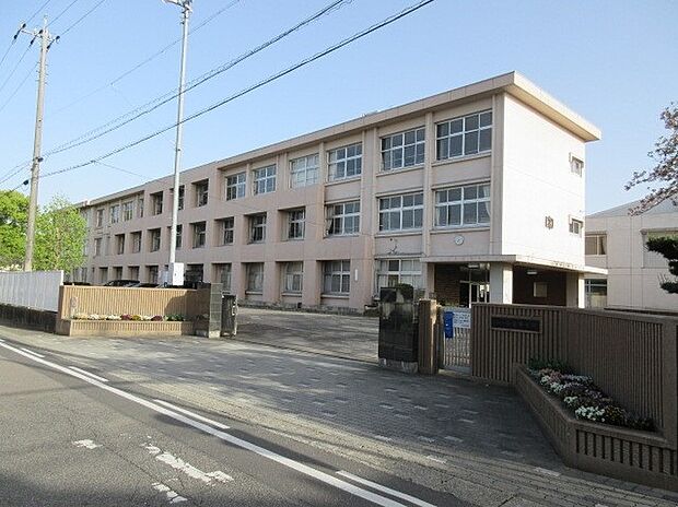 江南市立布袋中学校(約1,300m)