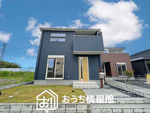 【現地写真（外観）【１号地】】雨で汚れを落とし、耐久性・耐候性に優れた外壁を使用しています。