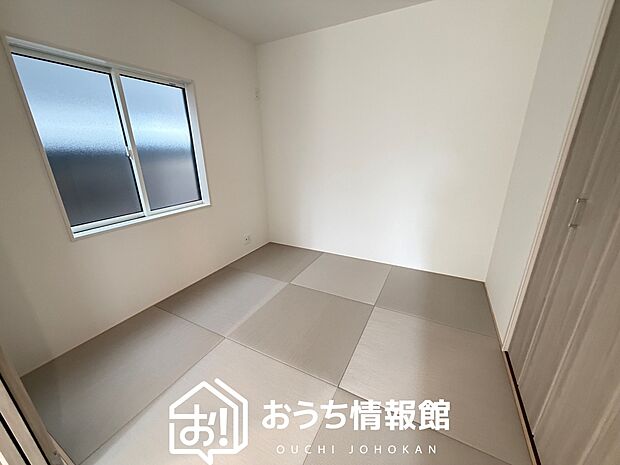 【現地写真（和室）】大壁仕様の新和室。くつろぎの空間です。