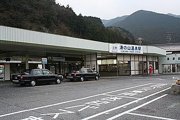 近鉄湯の山線「湯の山温泉駅」（約2,100m）