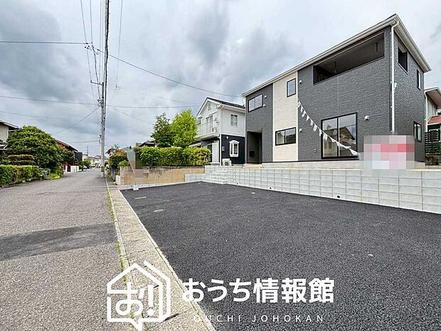 【現地写真（前道含む外観）】健康被害に配慮したもっとも安全性の高い建材を採用し、シックハウス対策をしております。