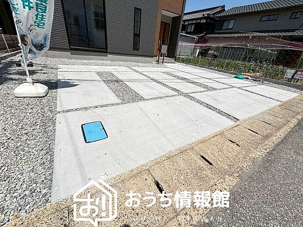 【現地写真（駐車場）】駐車スペースが広く、運転が苦手な方も安心です。
